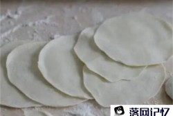 2种擀饺子皮的图解教程，包饺子怎么擀饺子皮