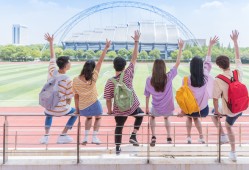 梦见带同学回家避雨是什么意思