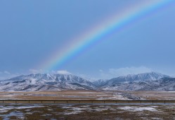 彩虹雨实验的原理