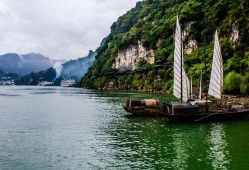 三峡中写三峡全景的句子是