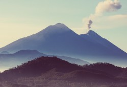 梦见火山爆发逃跑是什么意思