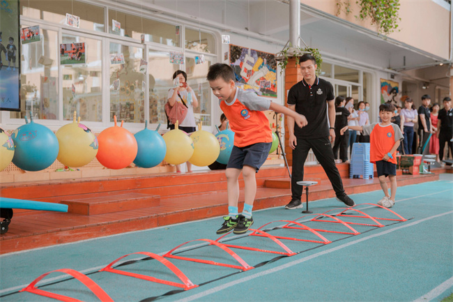 老师平时怎么带孩子进行运动比较好  第2张