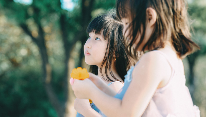 梦见自己领了一个女孩过马路是什么意思  第2张