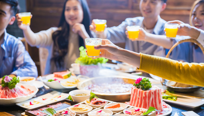 女人梦见做饭请客吃饭是什么意思  第2张