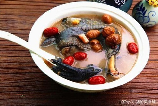 乌鸡炖汤加什么食材比较补气血  第3张