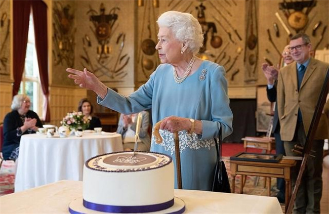 英国女王和首相的区别 英国女王和首相有什么区别  第3张