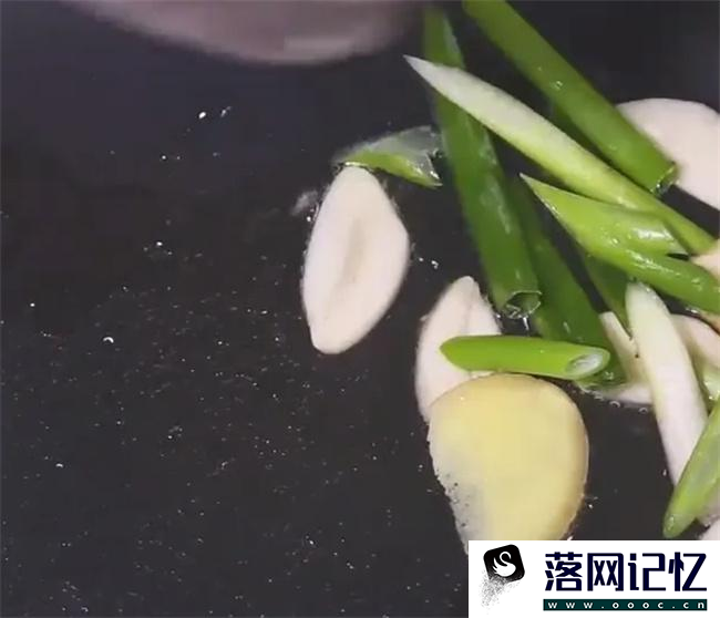 适合小孩吃的花甲做法蚝油滑炒豆腐鸡肉  第2张