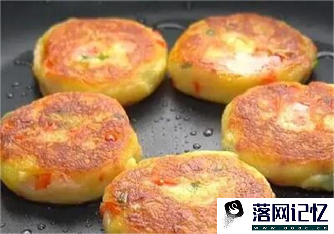 土豆饼怎么做好吃？椒盐土豆饼的做法  第2张